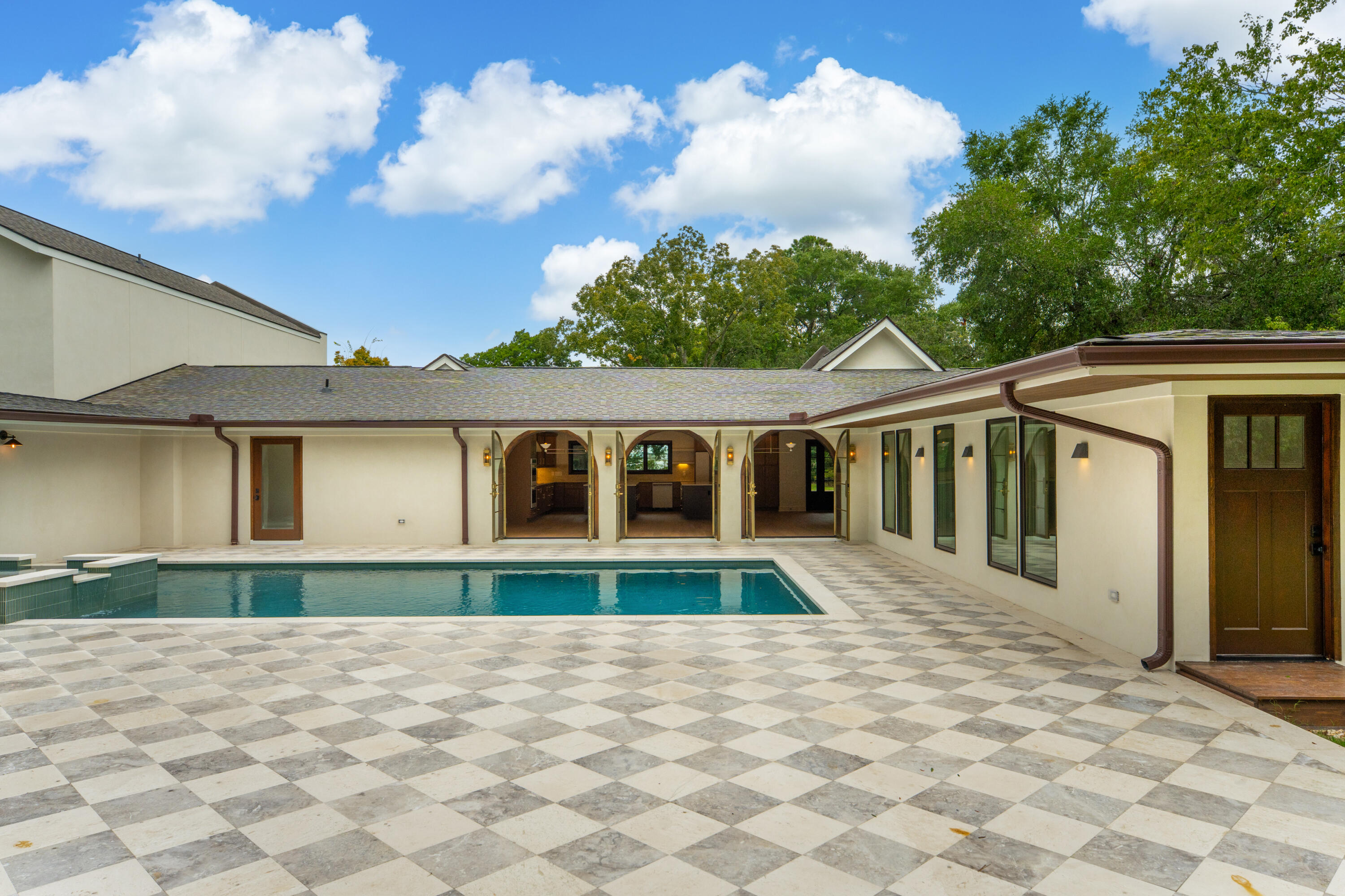 924 White Point Boulevard