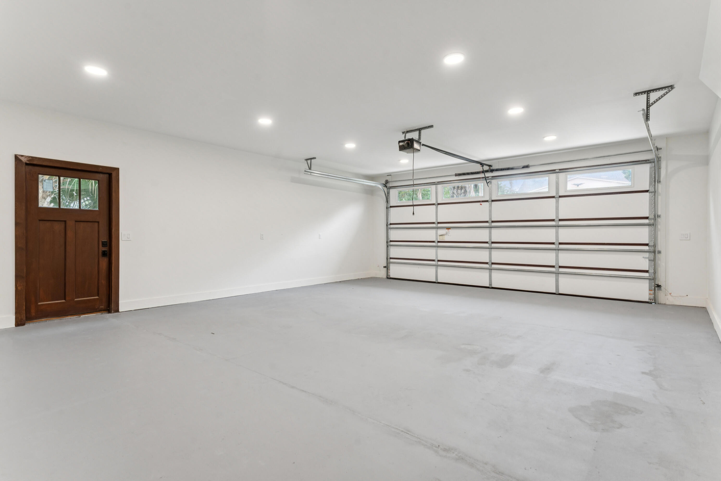 924 White Point Boulevard