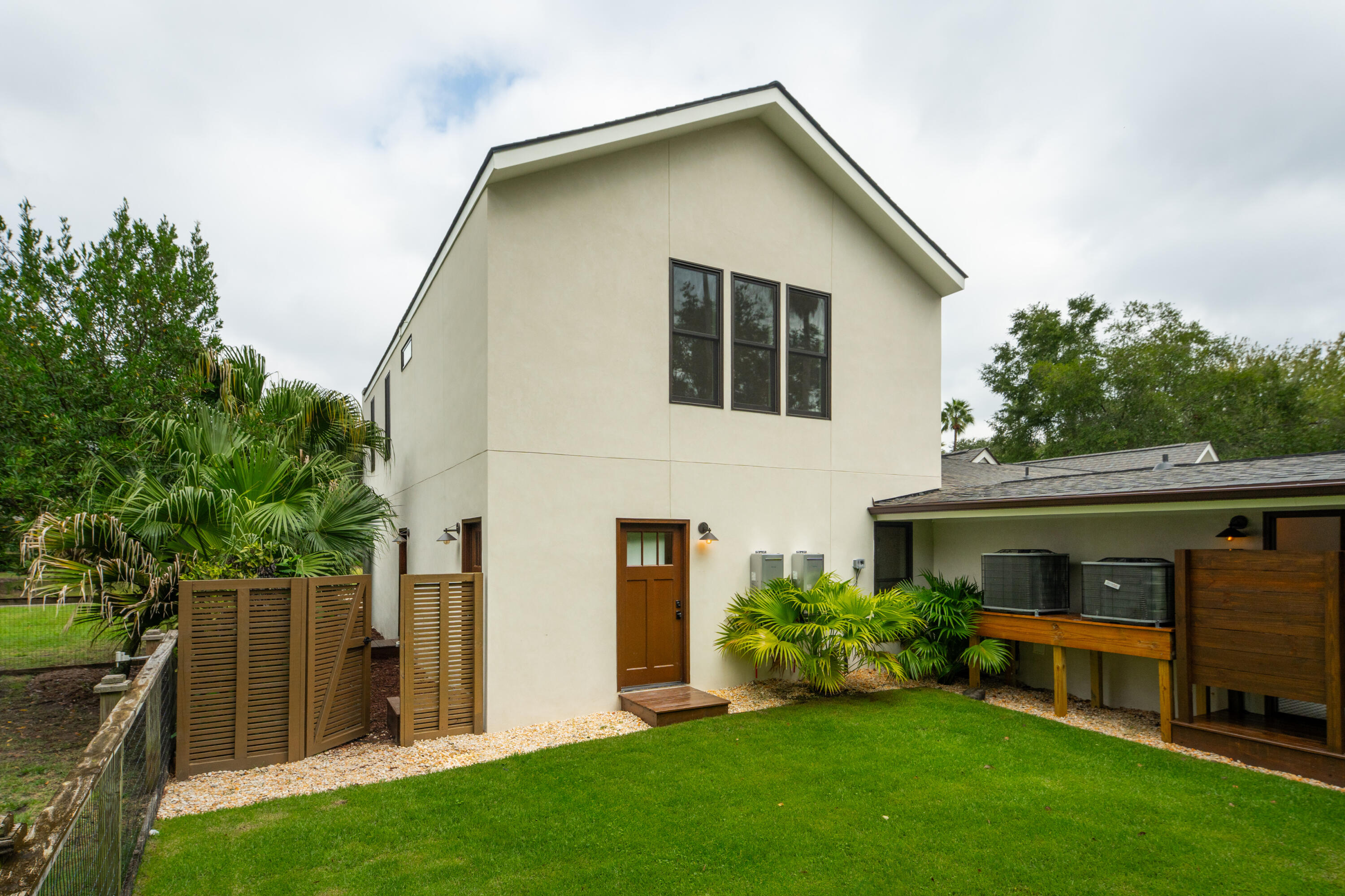 924 White Point Boulevard