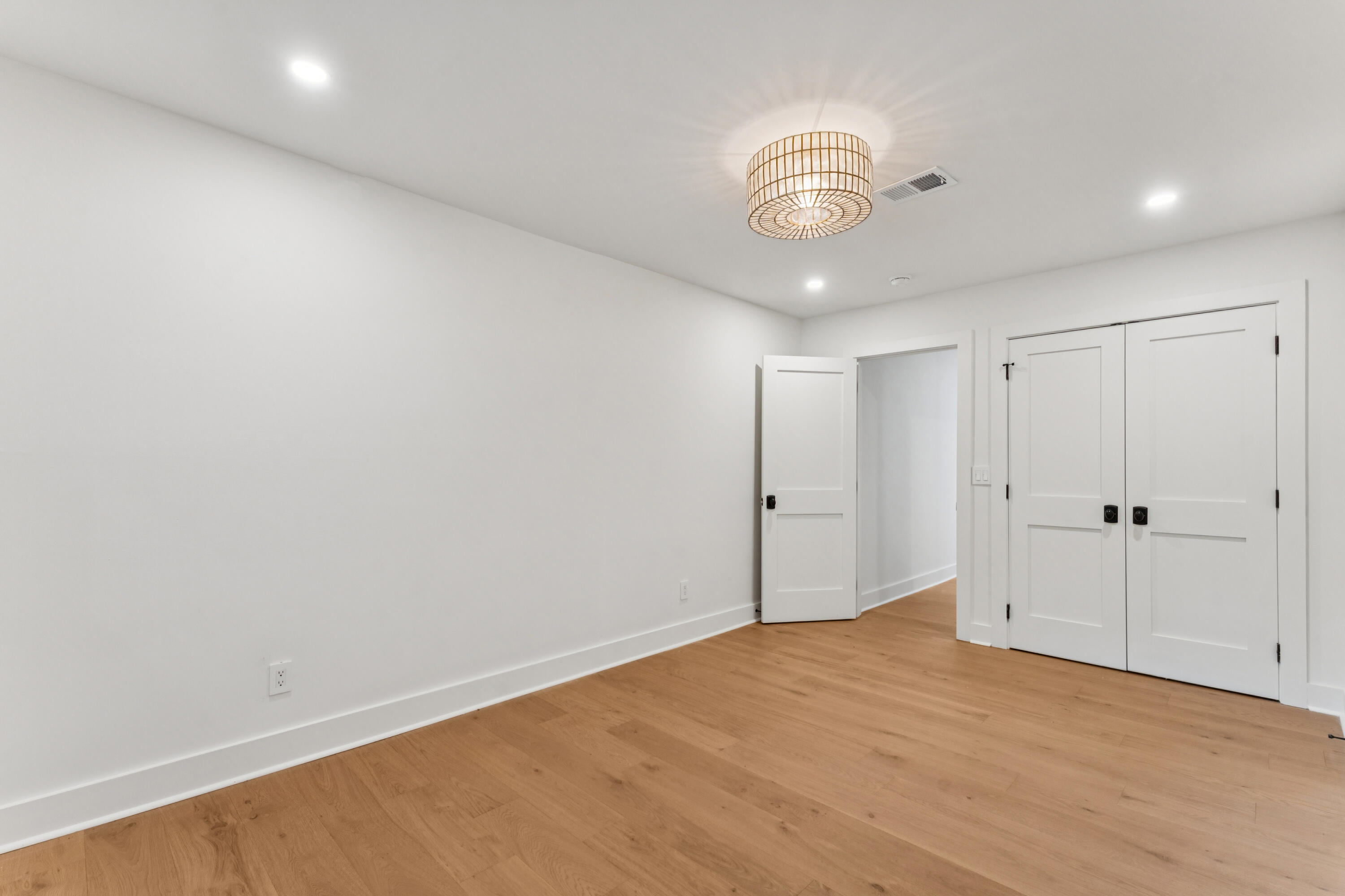 924 White Point Boulevard