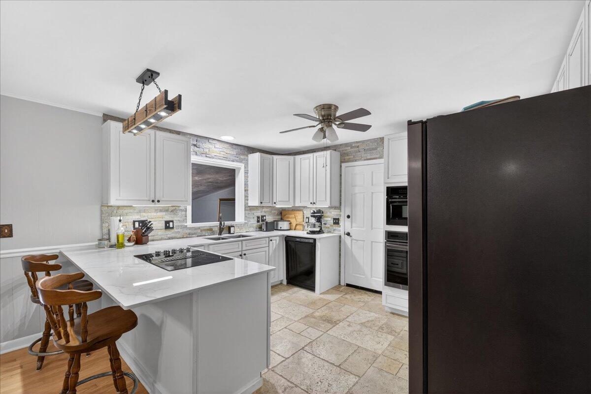 1225 Hillside Drive
