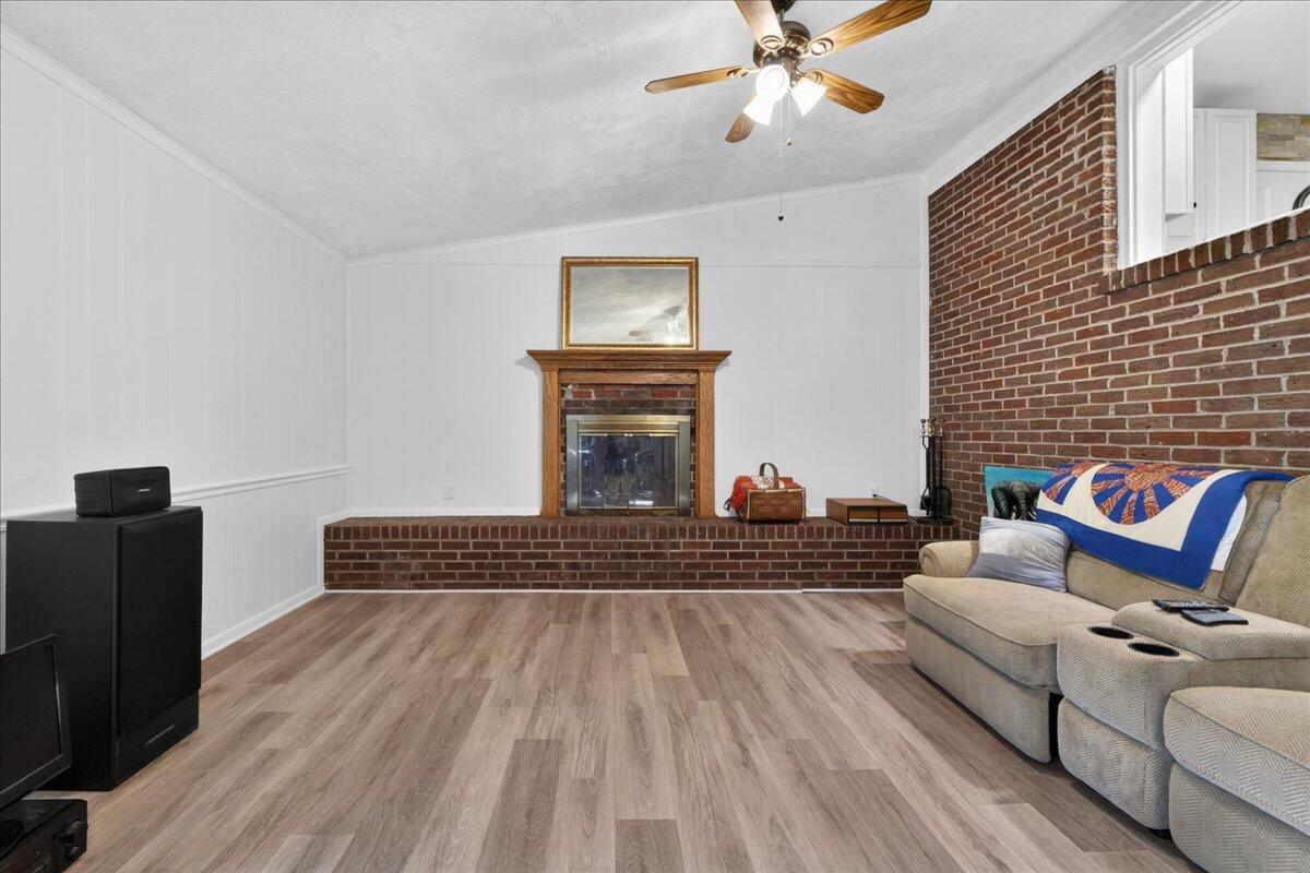 1225 Hillside Drive