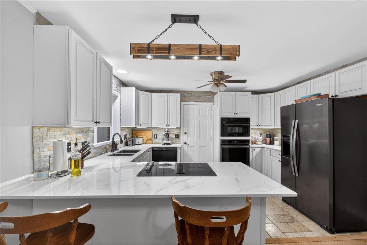 1225 Hillside Drive