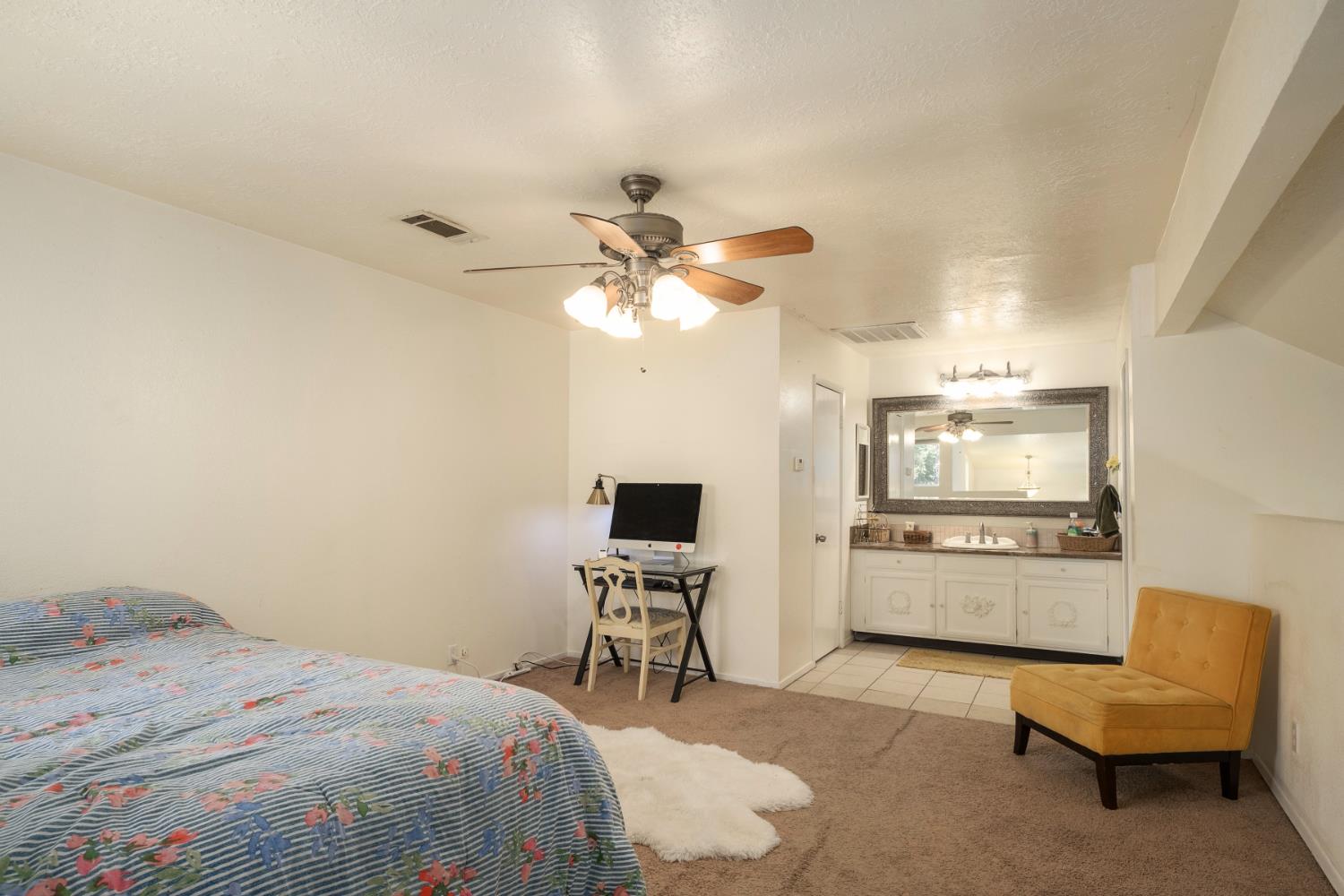 1250 E Shaw Ave # 134