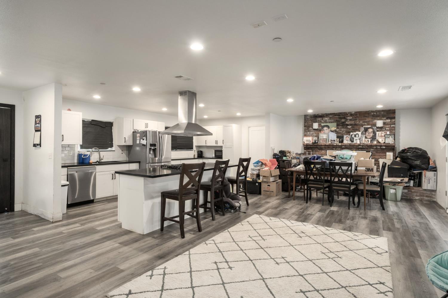 1465 E Escalon