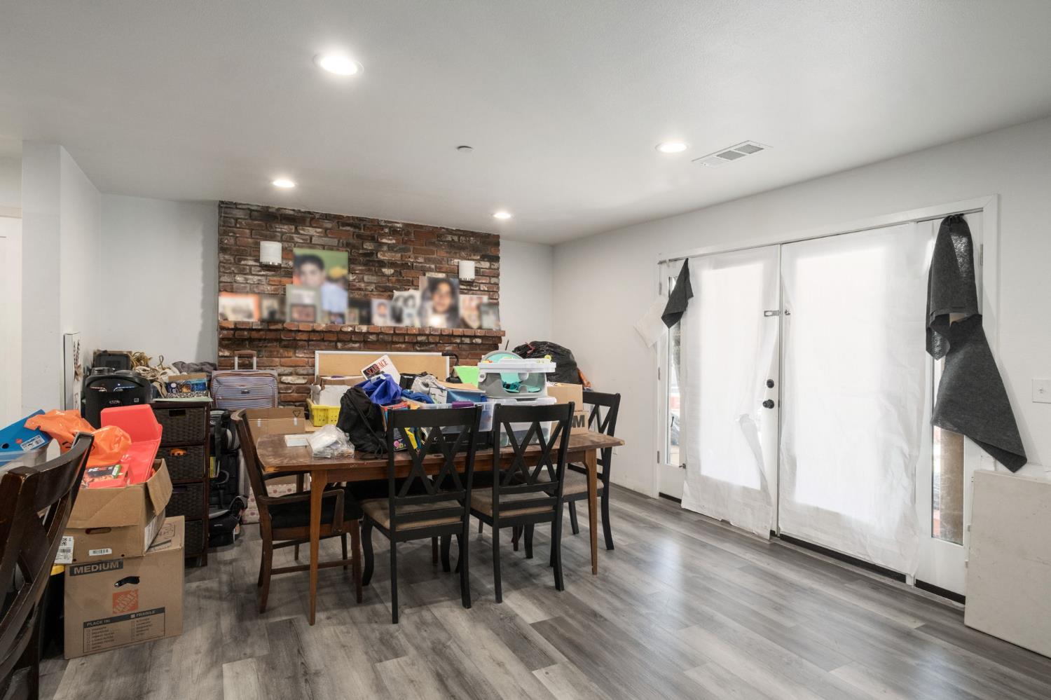 1465 E Escalon