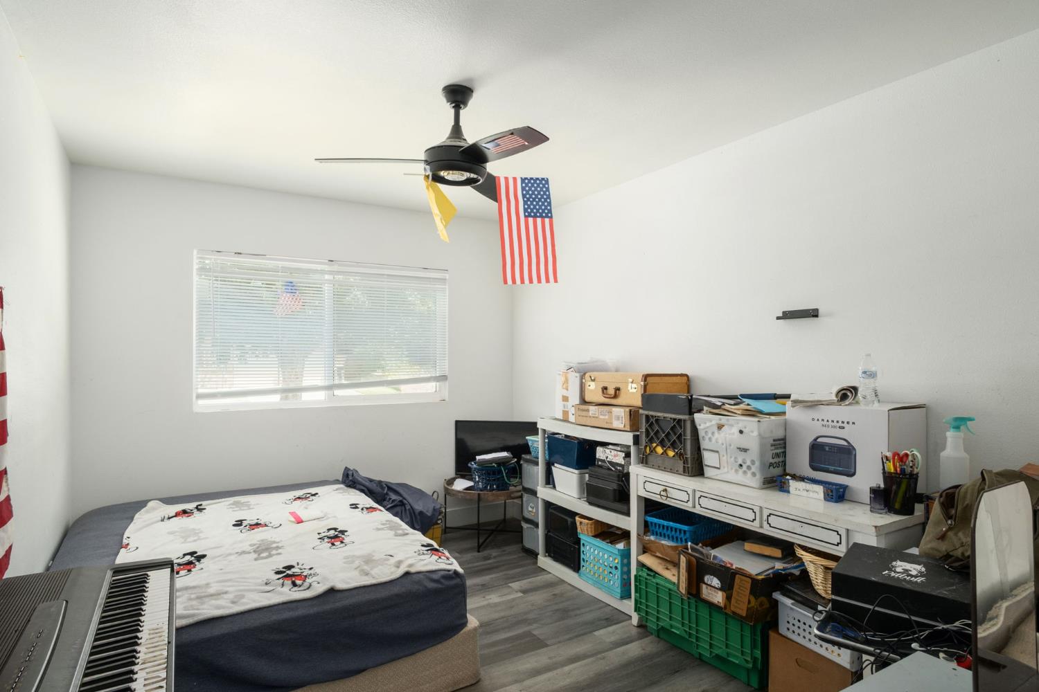 1465 E Escalon