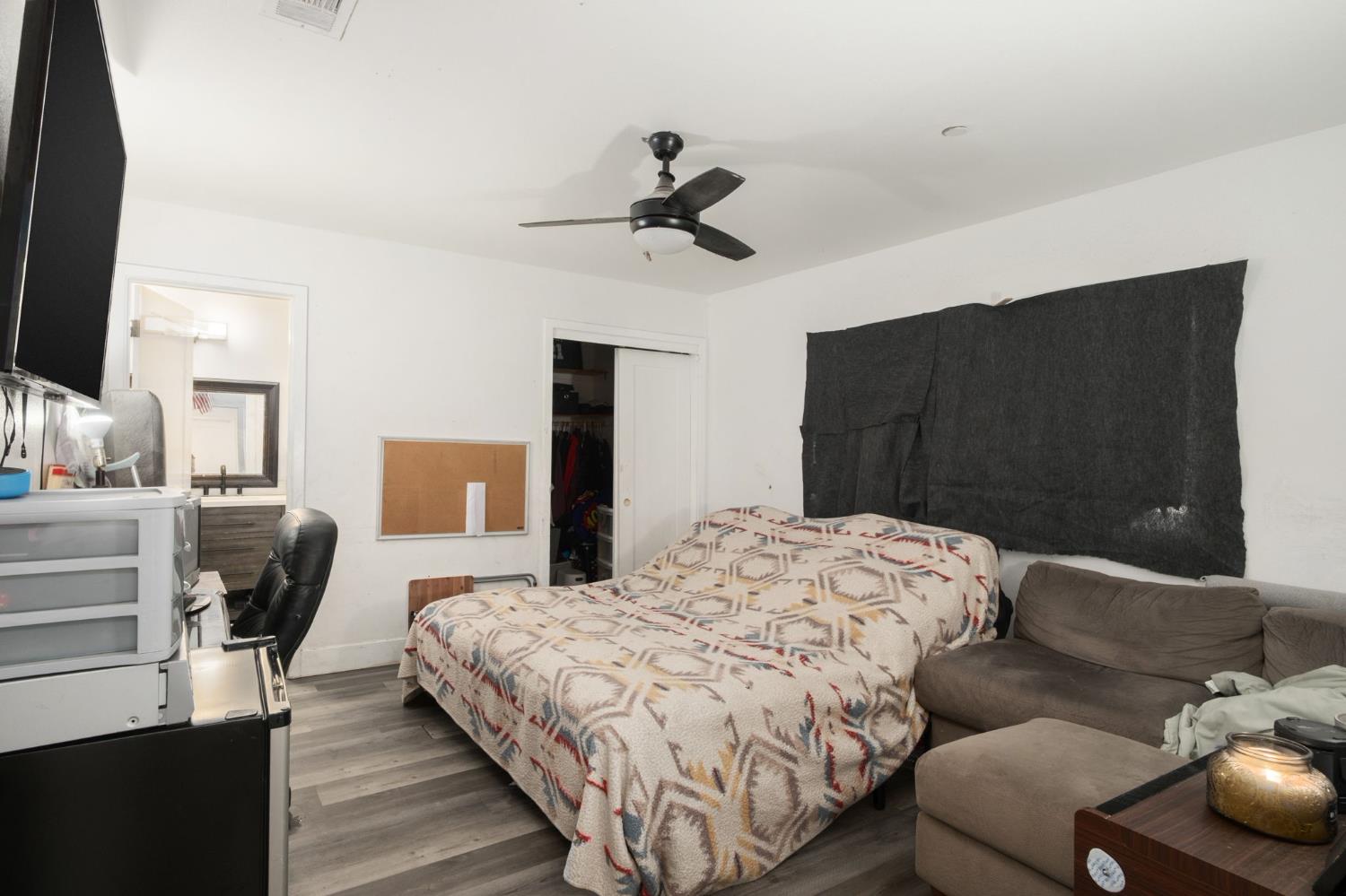 1465 E Escalon