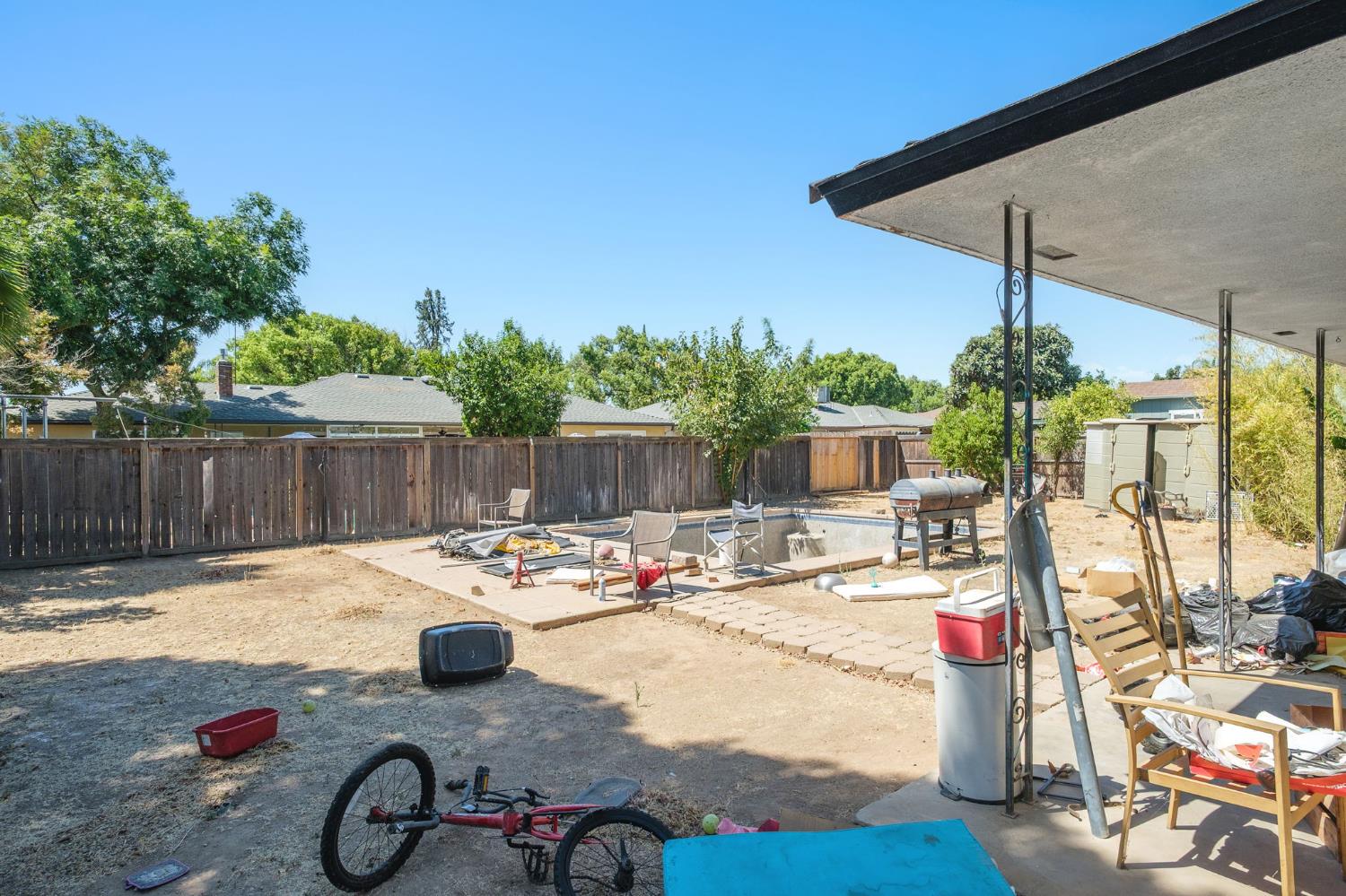 1465 E Escalon