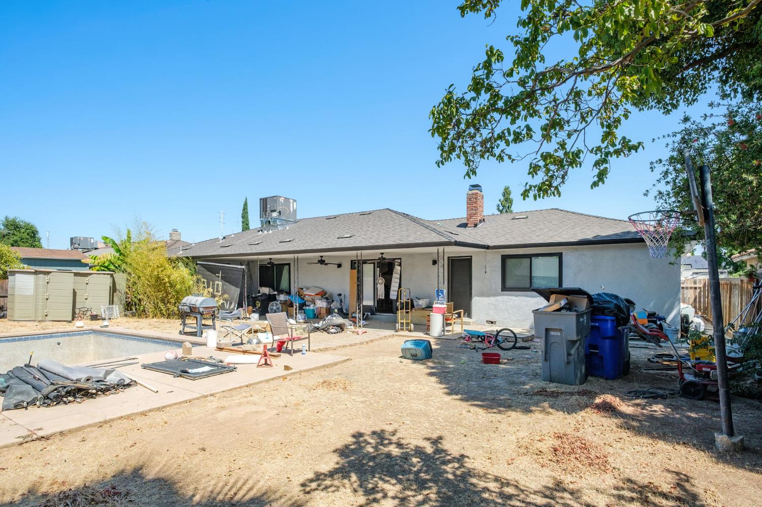 1465 E Escalon