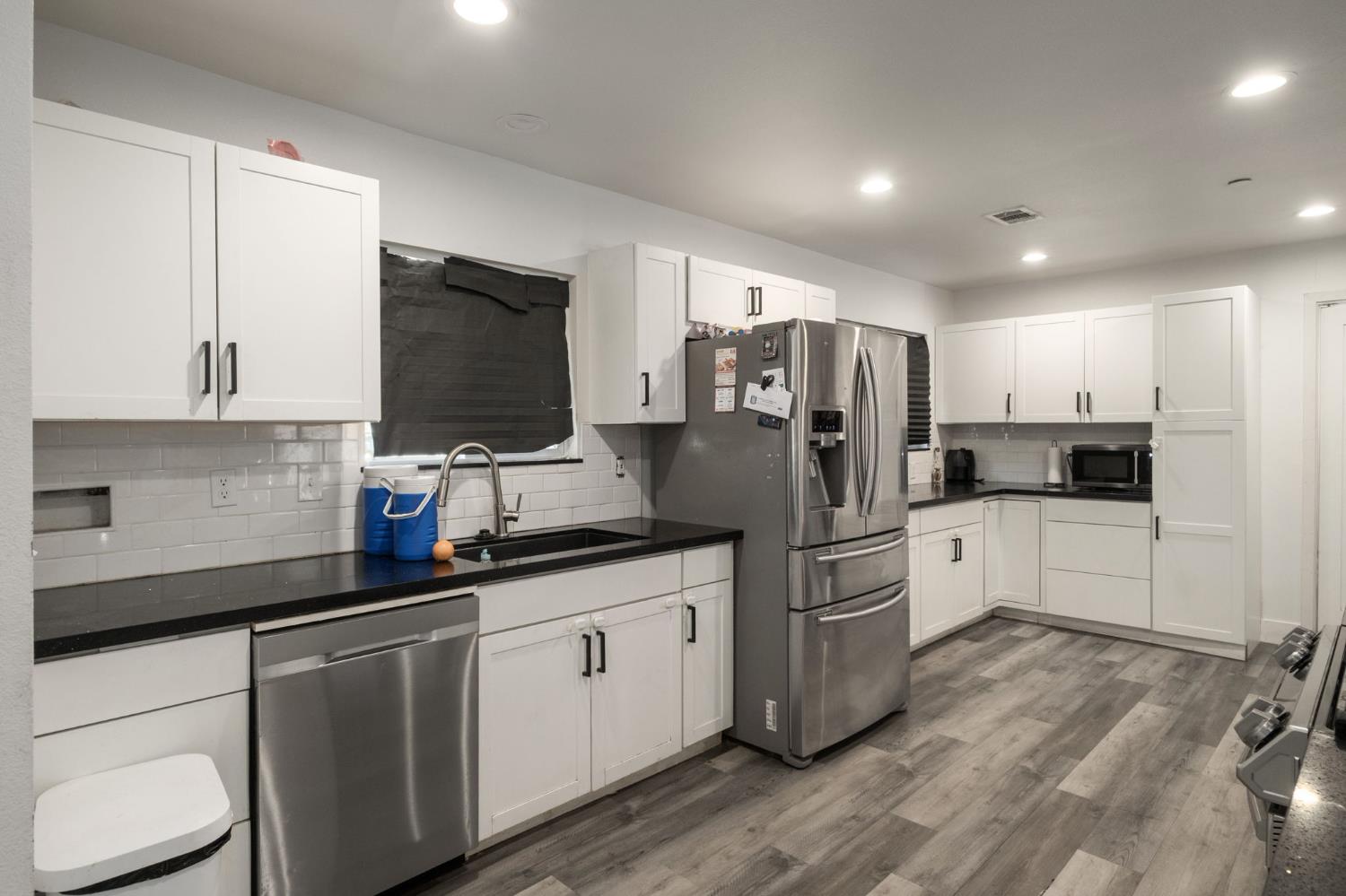 1465 E Escalon