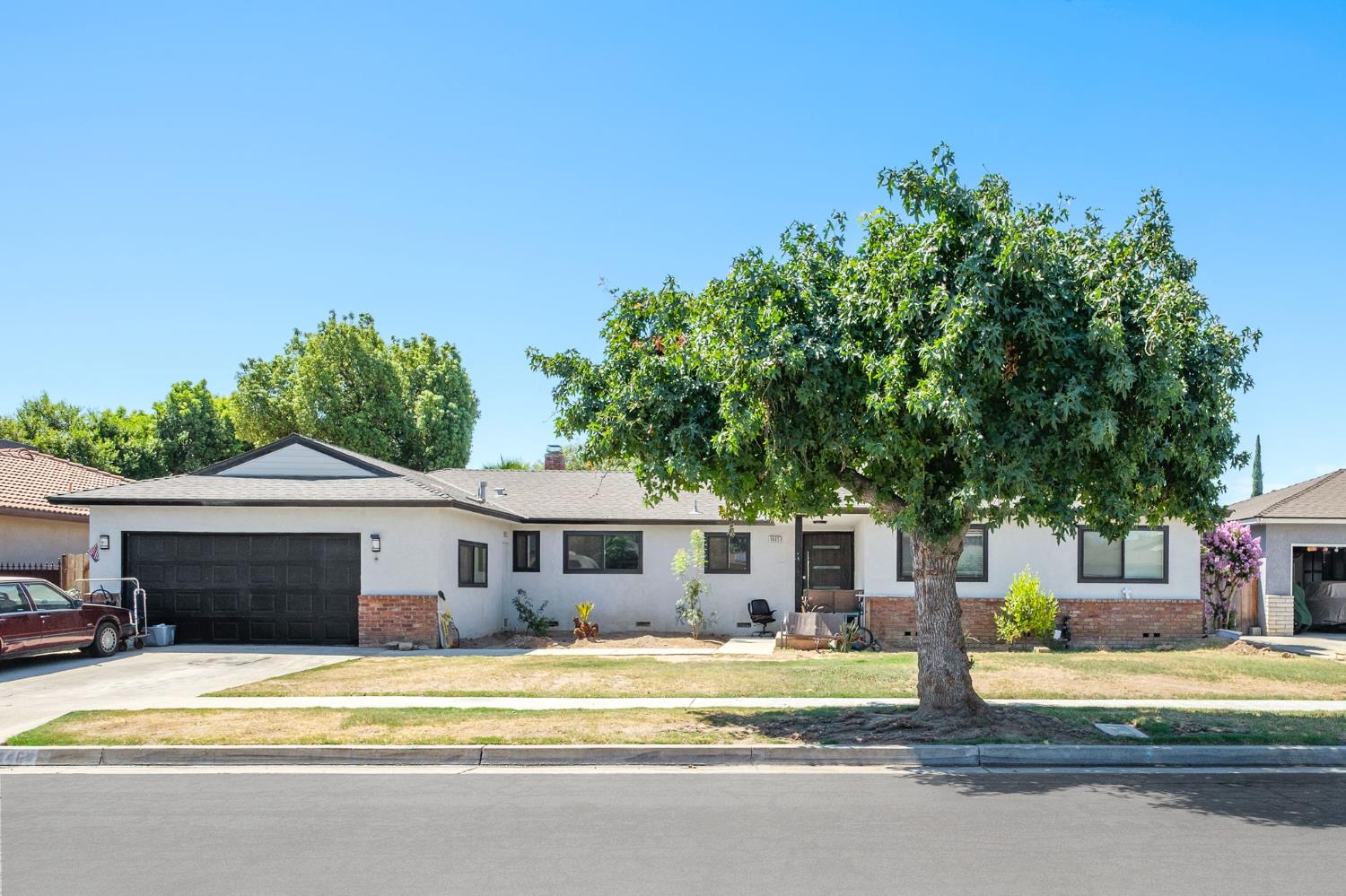 1465 E Escalon