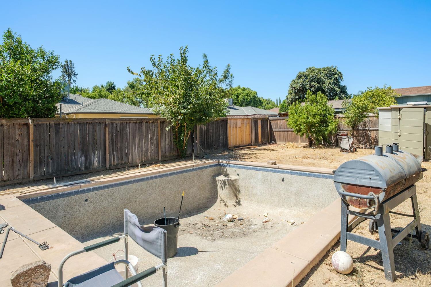 1465 E Escalon