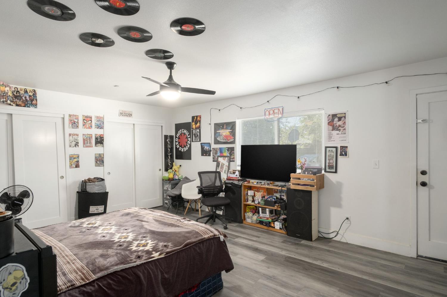 1465 E Escalon