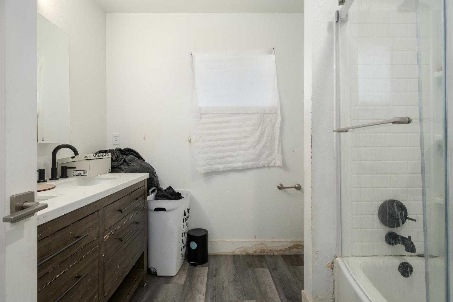 1465 E Escalon