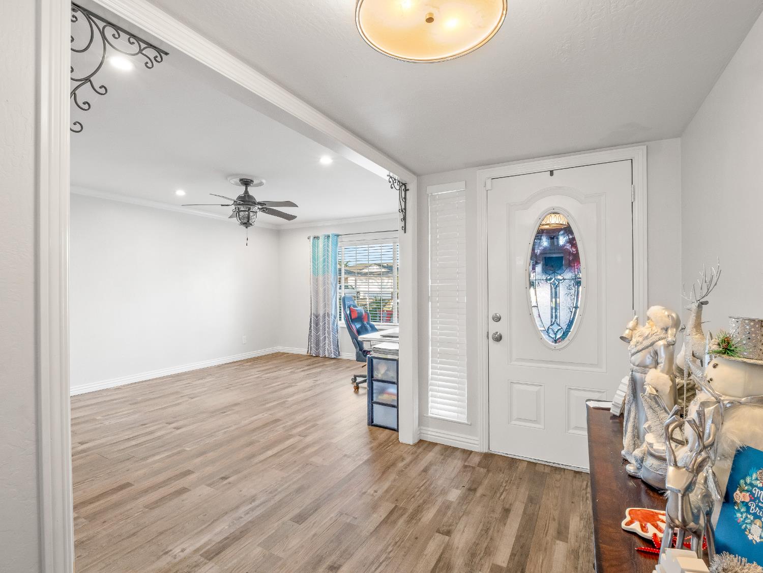 3279 W Rialto Avenue