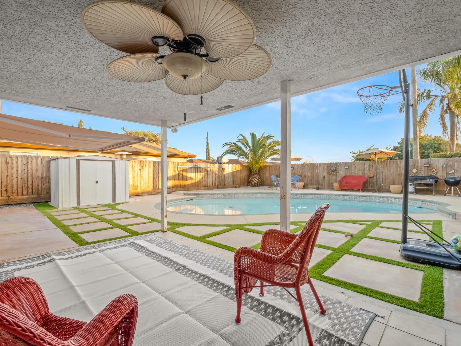 3279 W Rialto Avenue