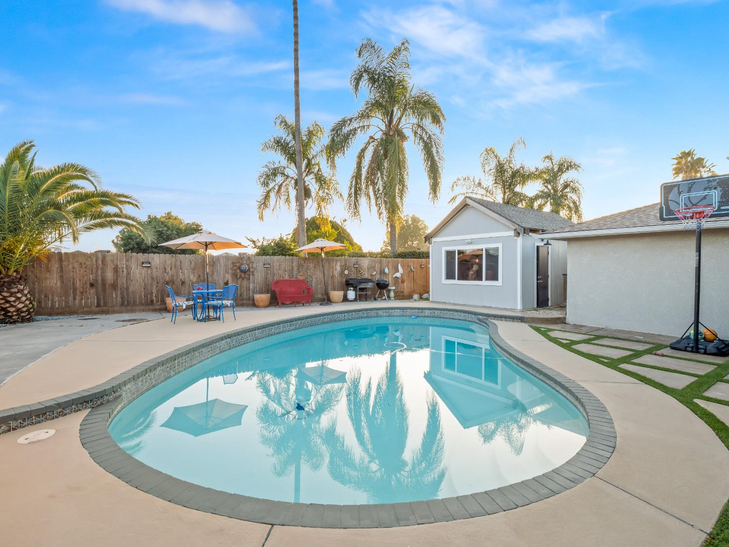 3279 W Rialto Avenue