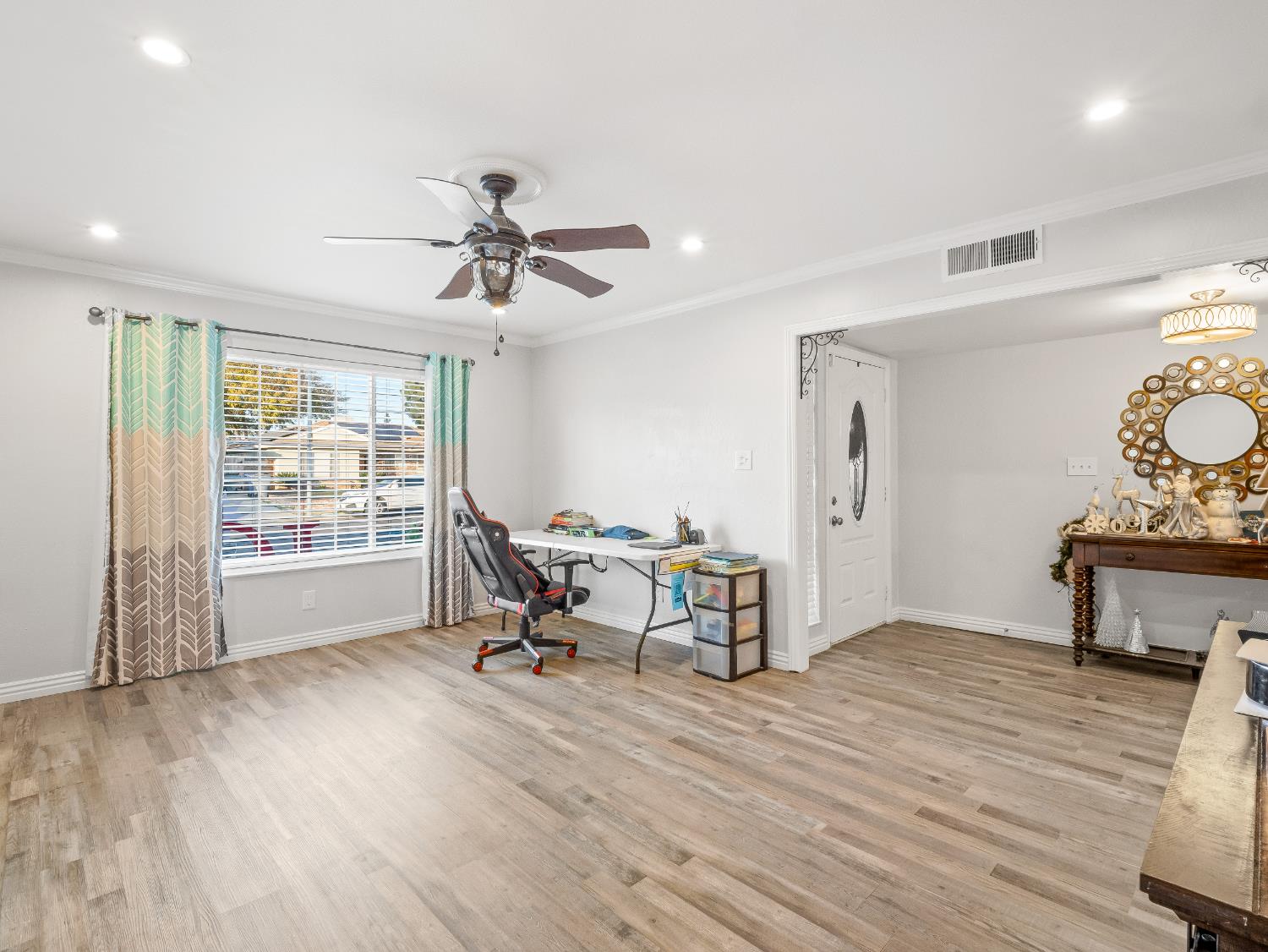 3279 W Rialto Avenue