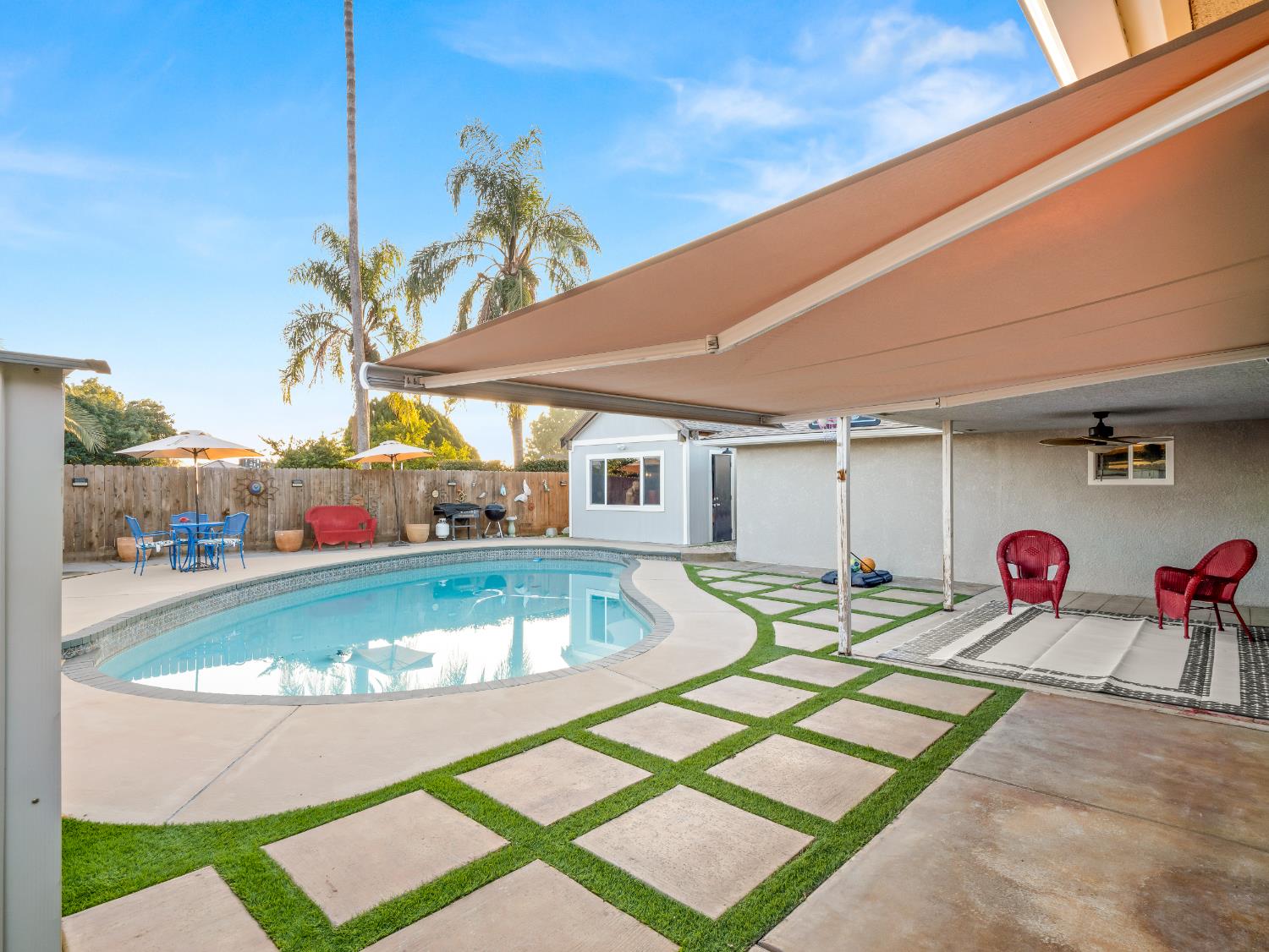 3279 W Rialto Avenue