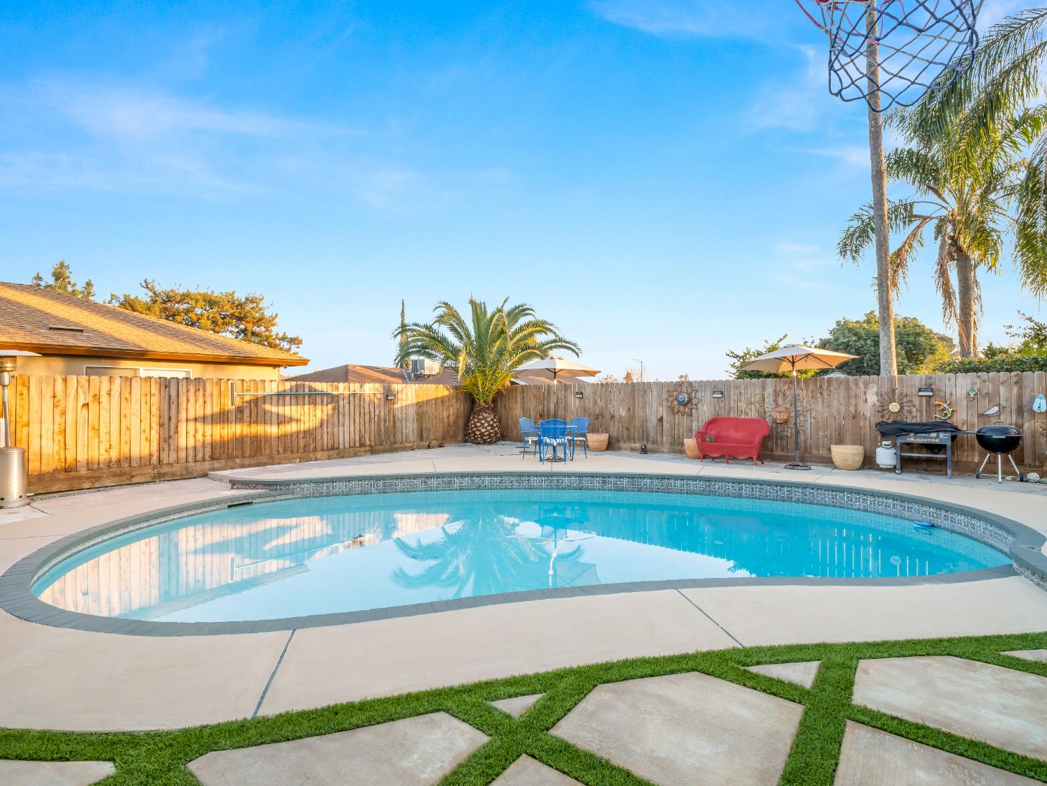 3279 W Rialto Avenue