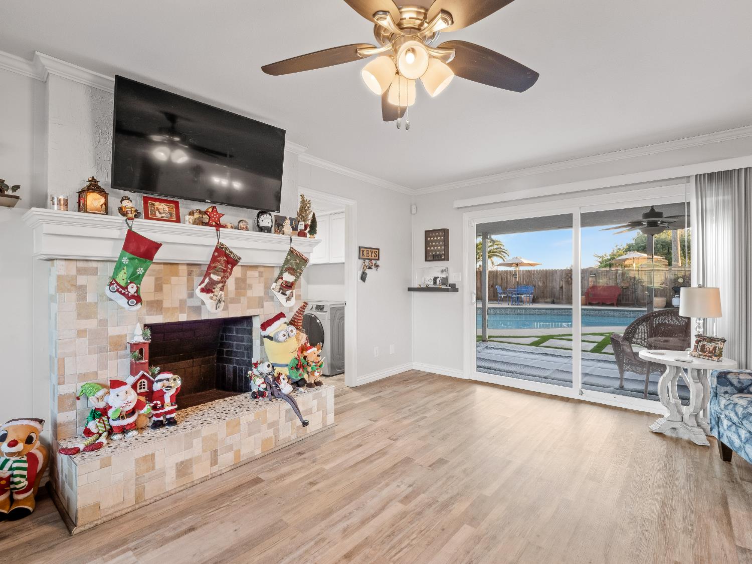 3279 W Rialto Avenue