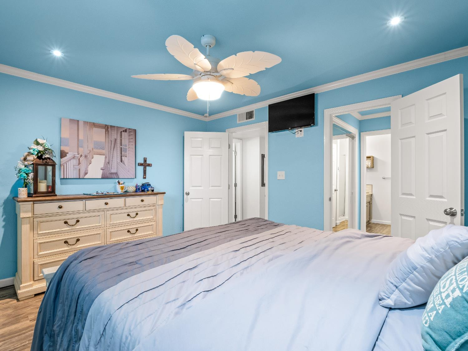 3279 W Rialto Avenue