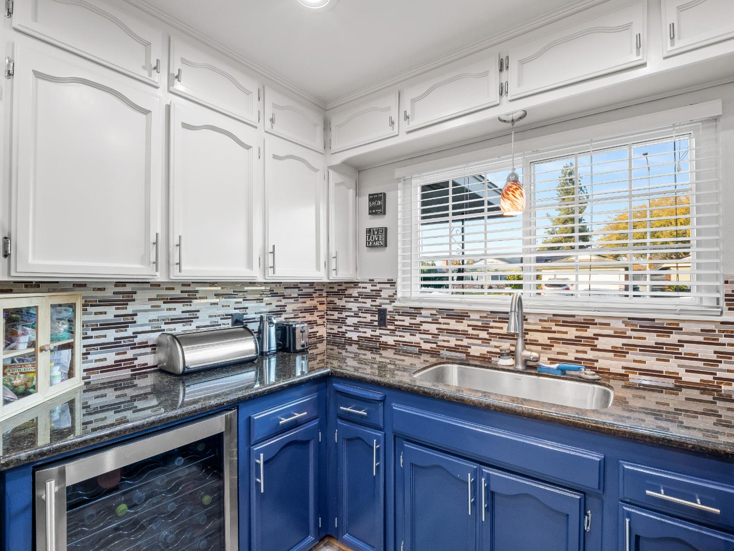 3279 W Rialto Avenue