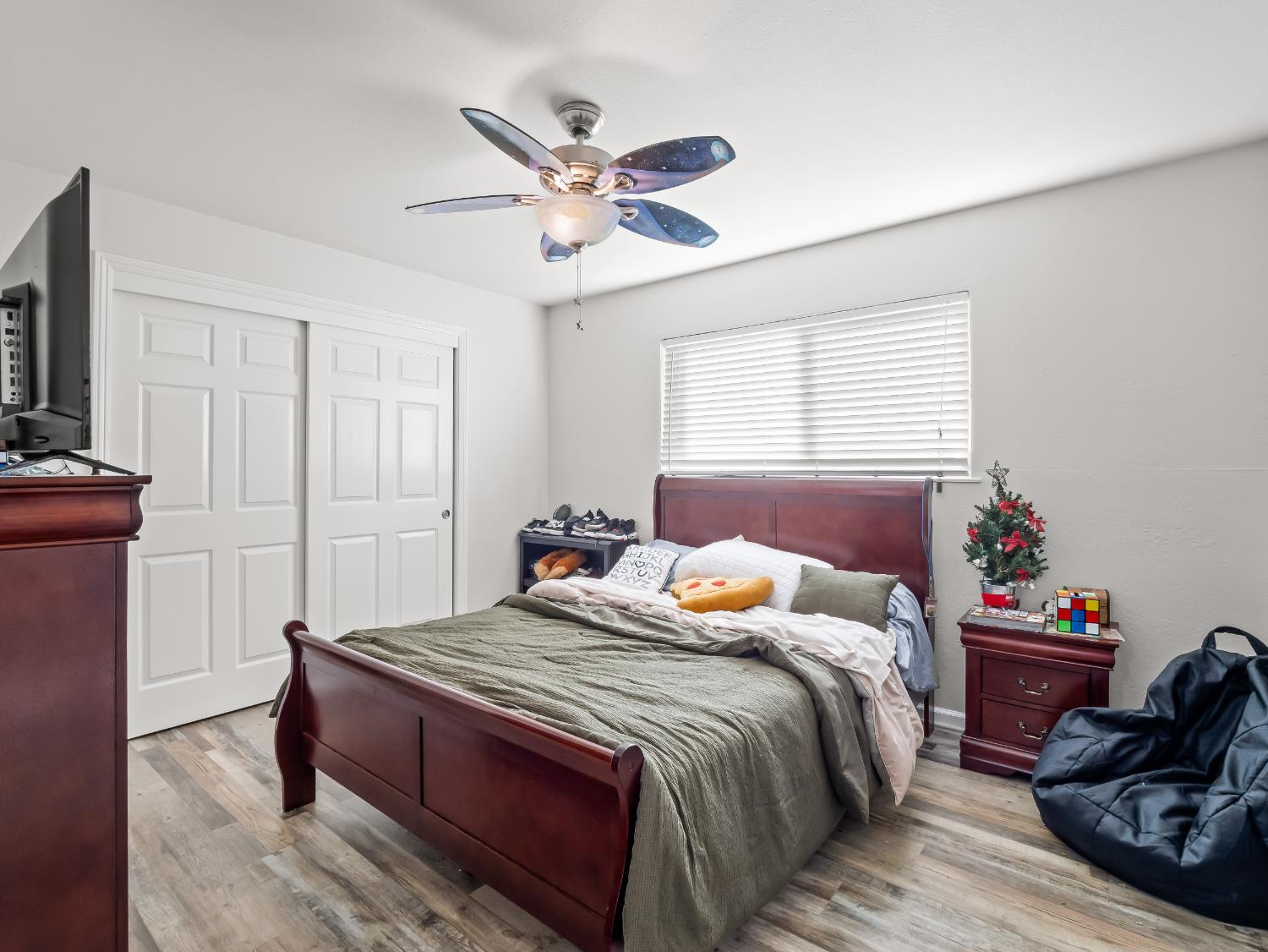 3279 W Rialto Avenue