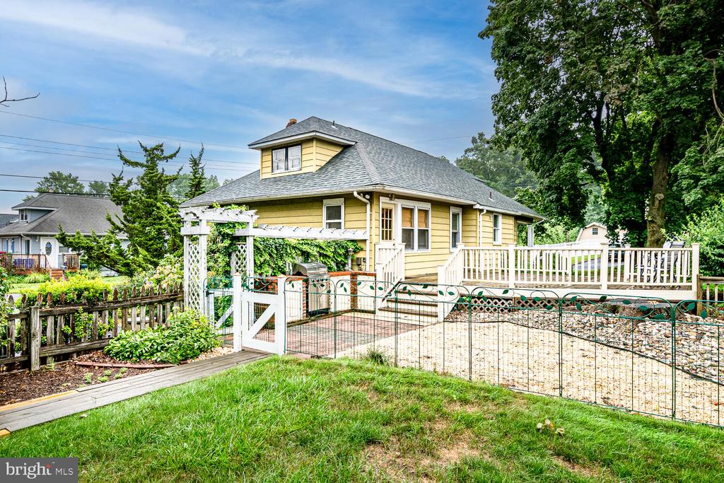 44 WOODSIDE AVENUE