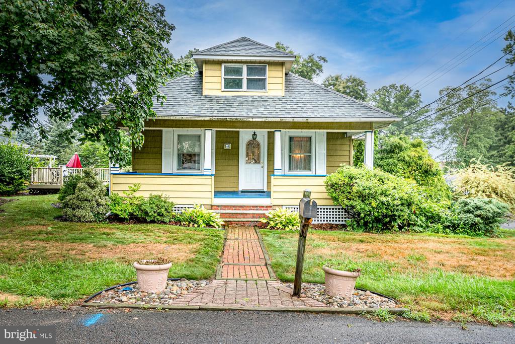 44 WOODSIDE AVENUE