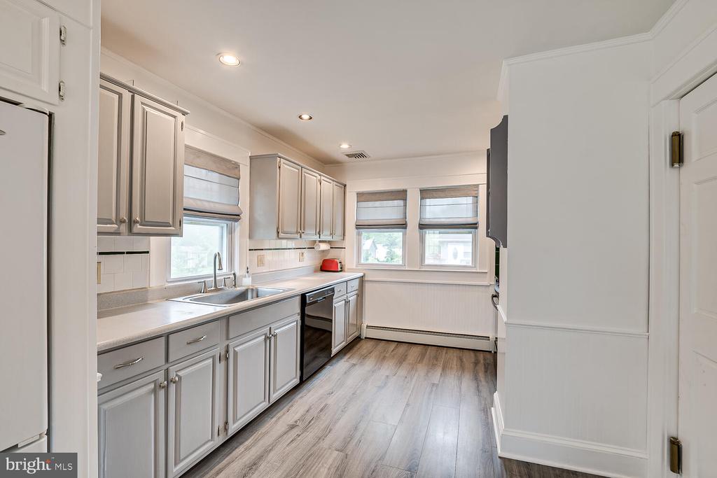 44 WOODSIDE AVENUE