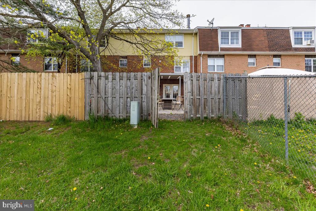 8 TRAFALGAR COURT