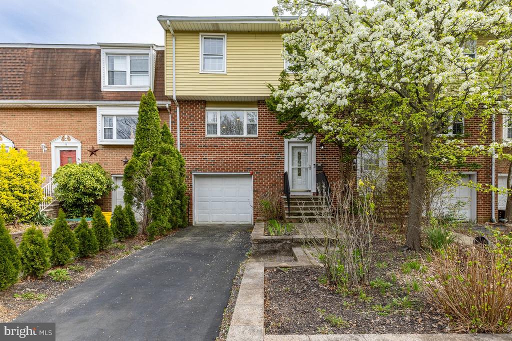 8 TRAFALGAR COURT