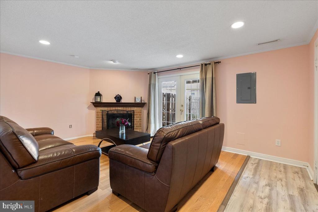 8 TRAFALGAR COURT