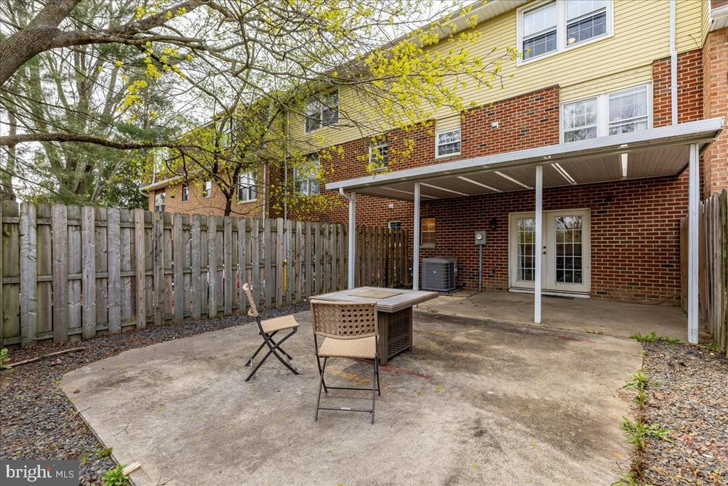 8 TRAFALGAR COURT