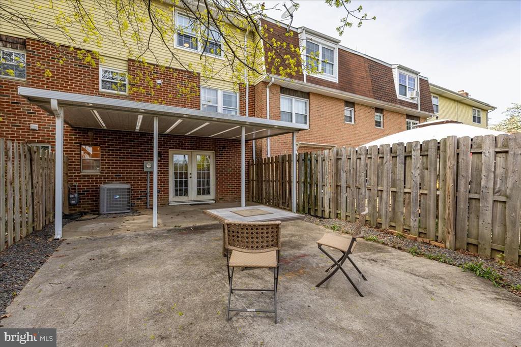 8 TRAFALGAR COURT