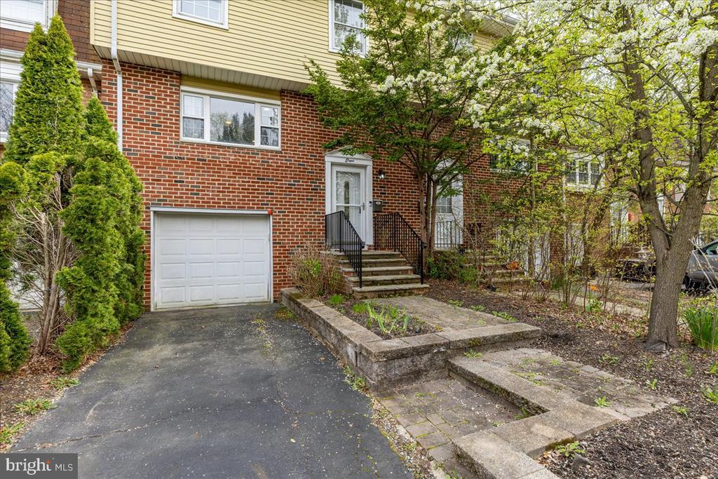 8 TRAFALGAR COURT