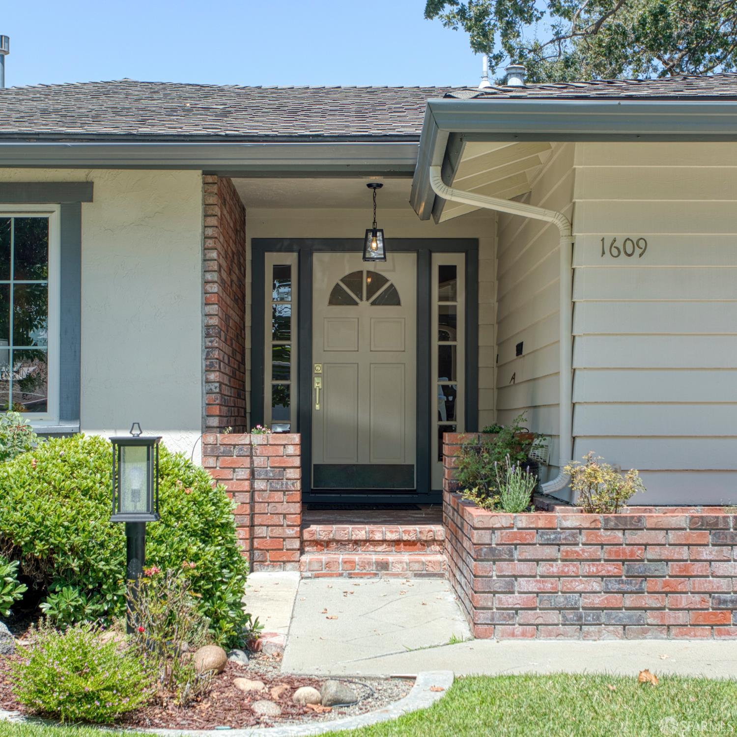 1609 Jacob Avenue