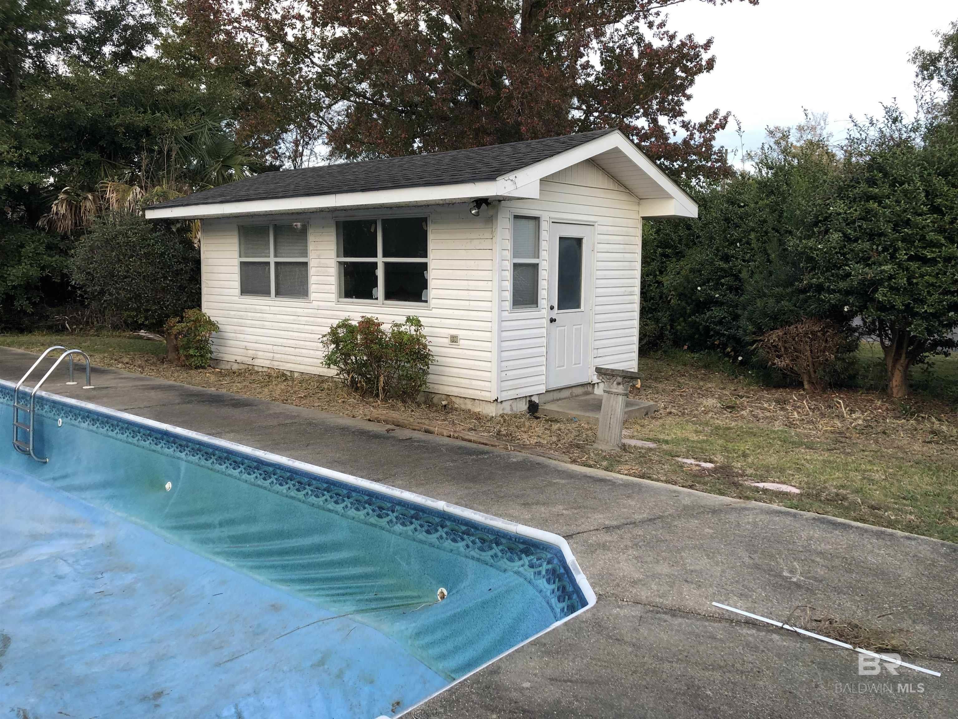 302 W Satsuma Avenue
