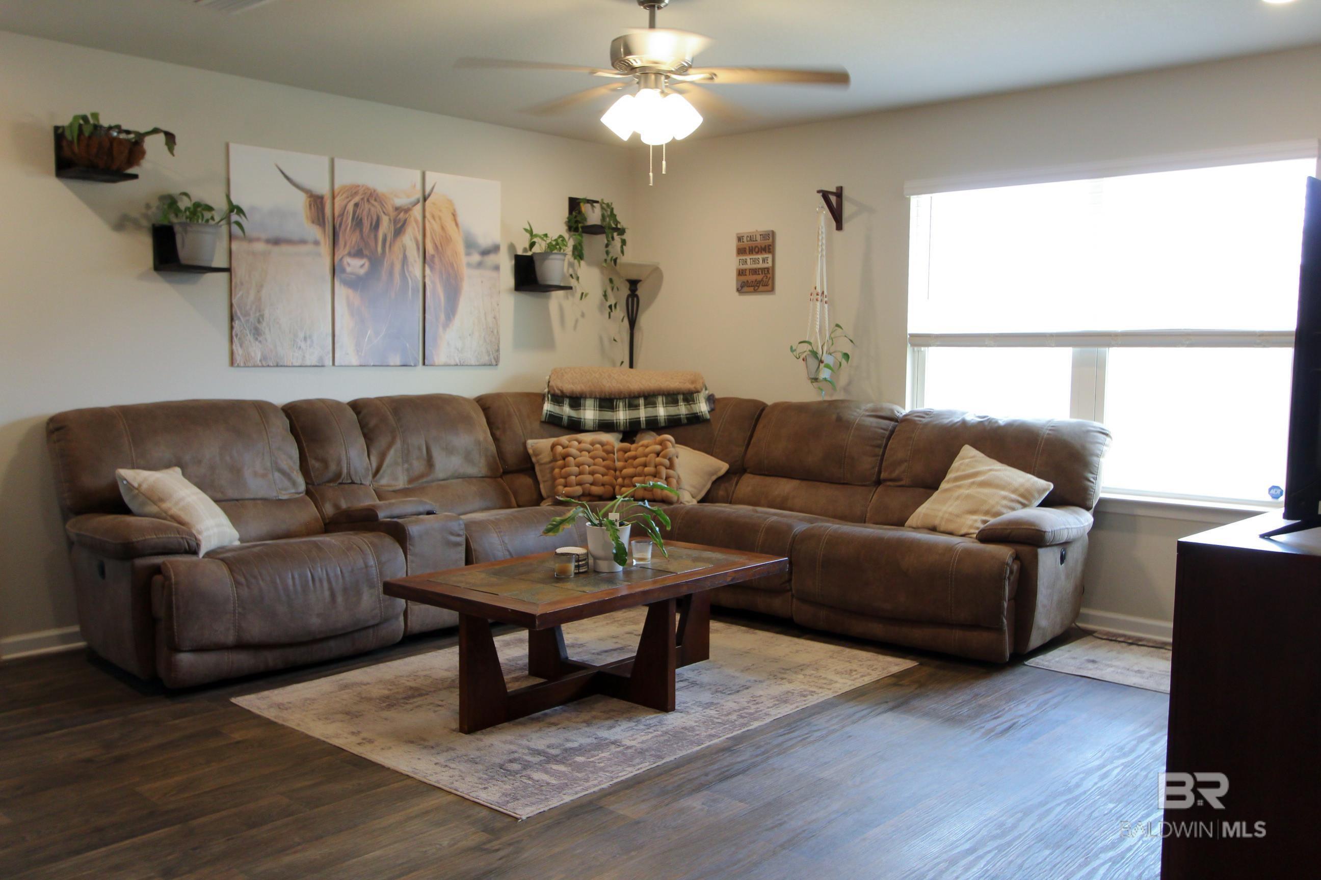 1525 Majesty Loop
