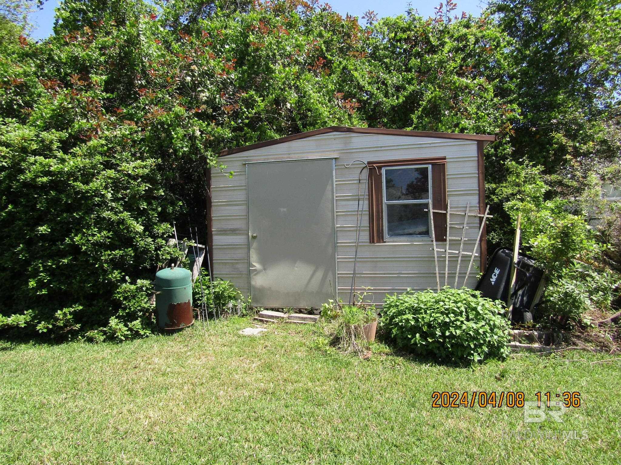 2871 Avenida Alberto