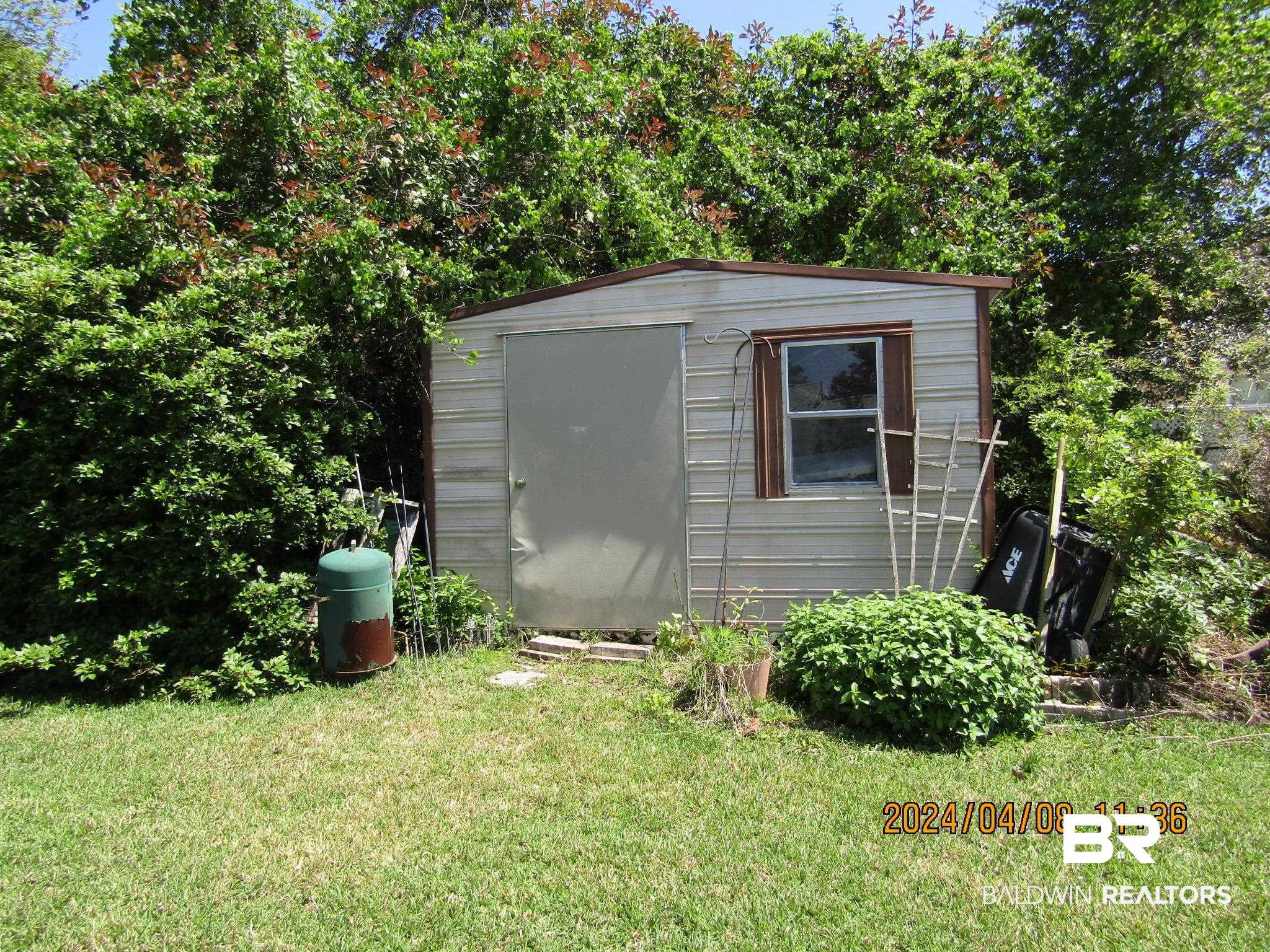 2871 Avenida Alberto