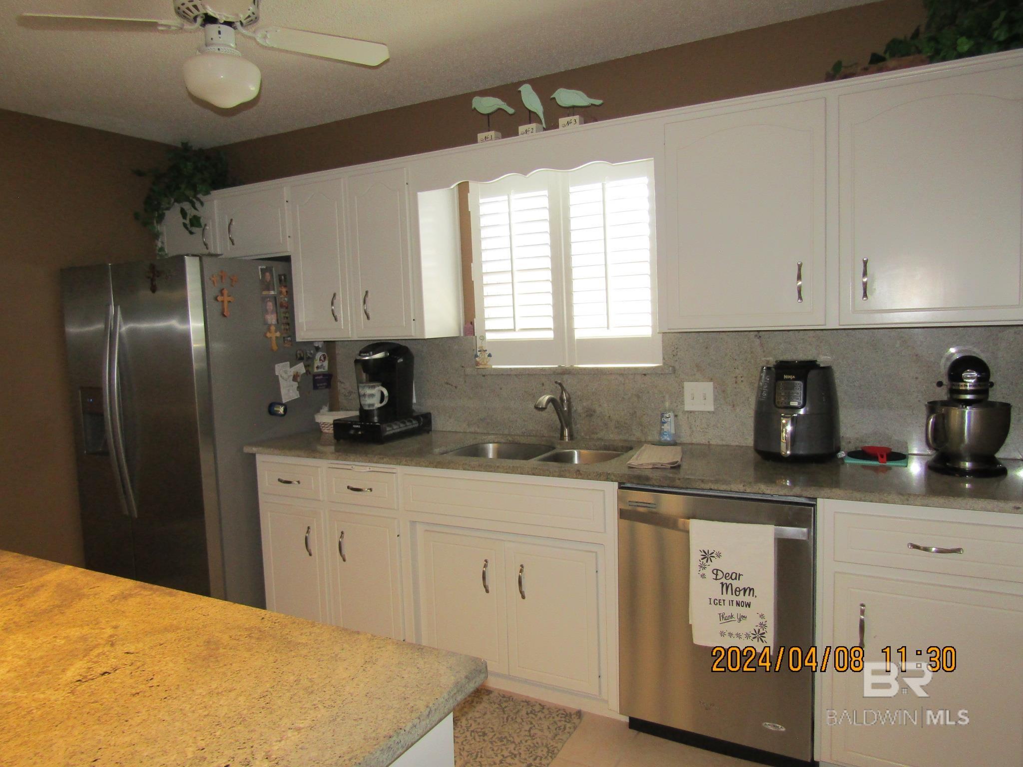 2871 Avenida Alberto