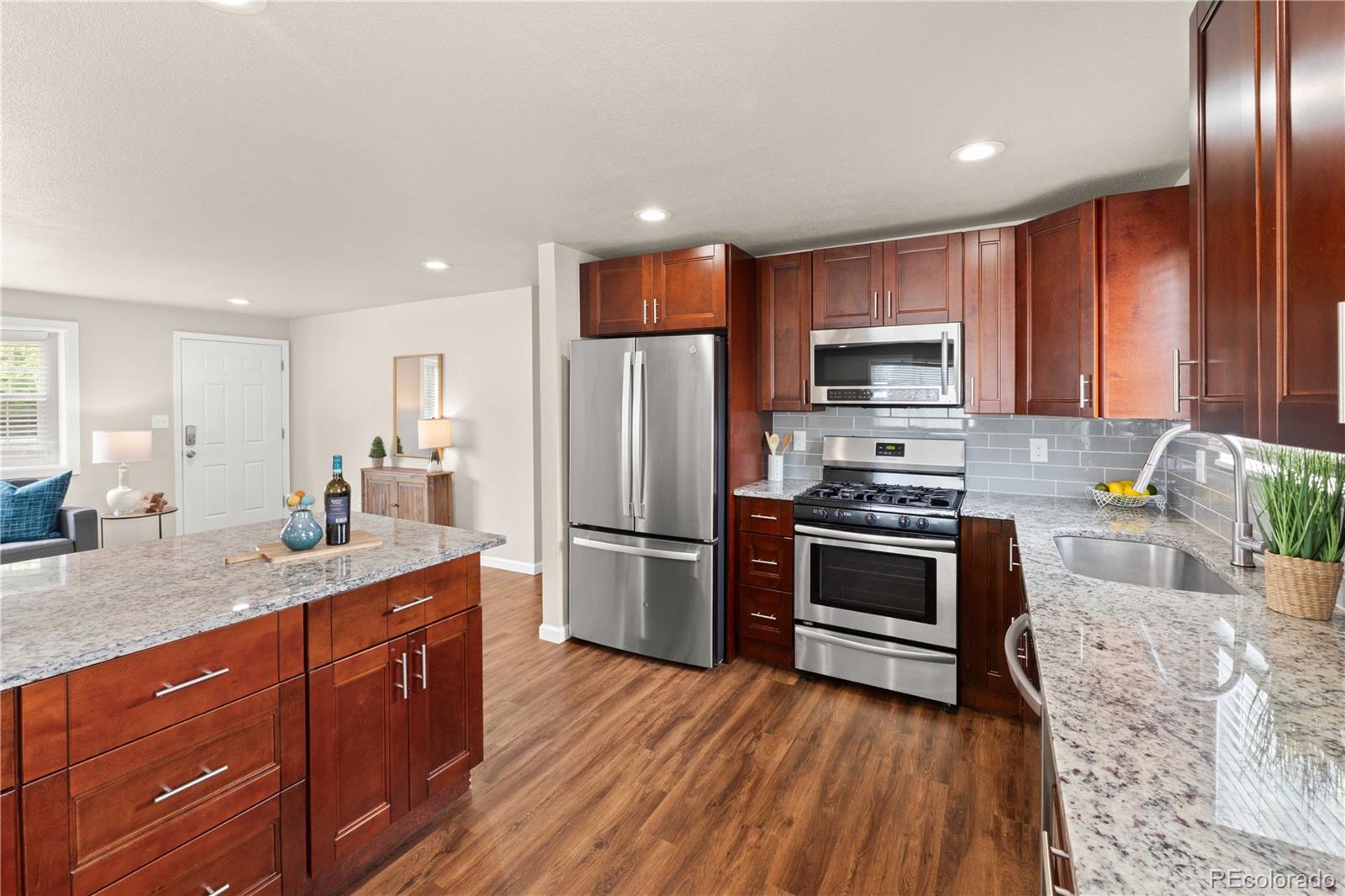 6261 W 74th Place