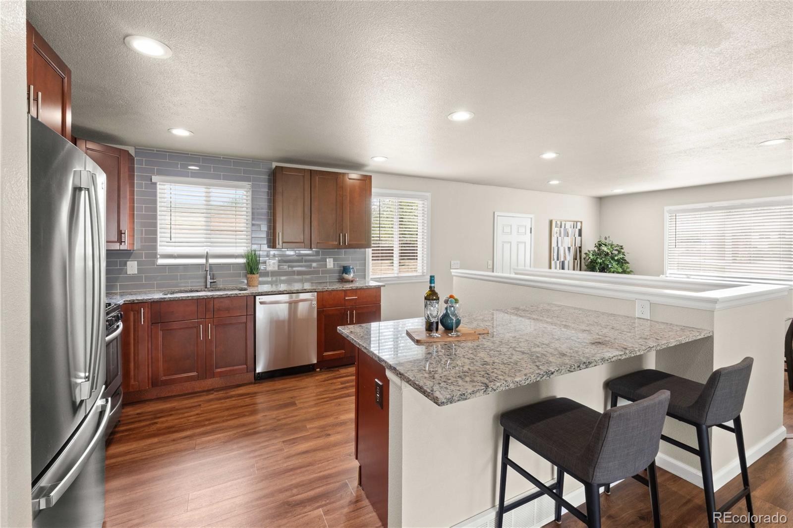 6261 W 74th Place