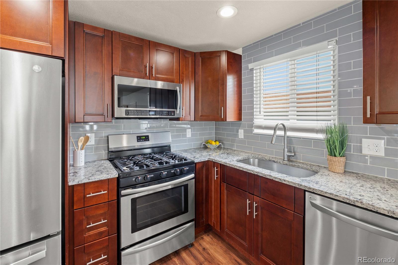 6261 W 74th Place