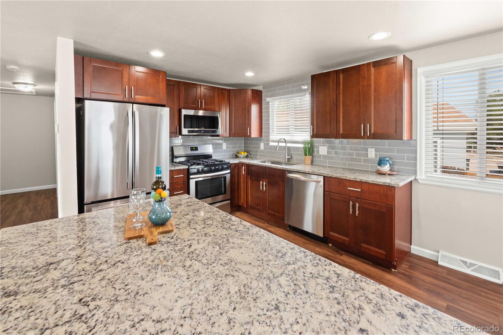 6261 W 74th Place