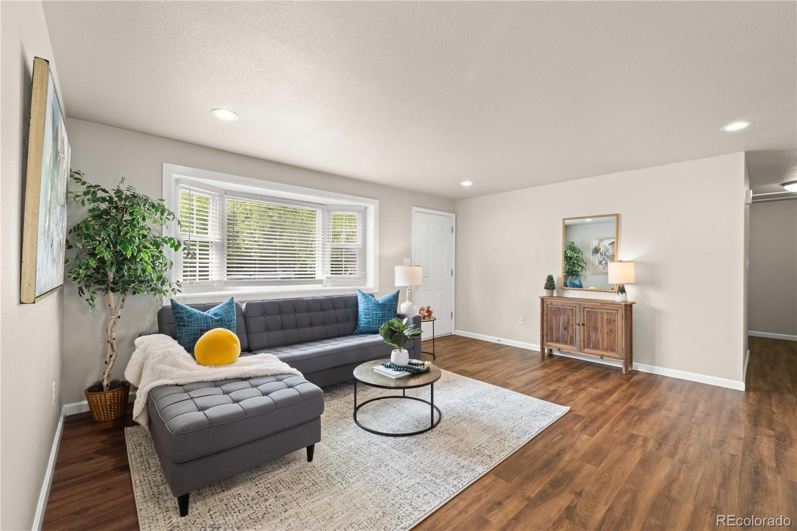 6261 W 74th Place
