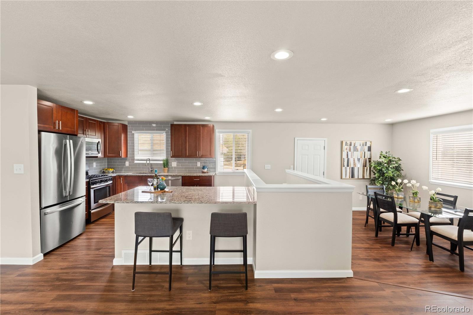6261 W 74th Place